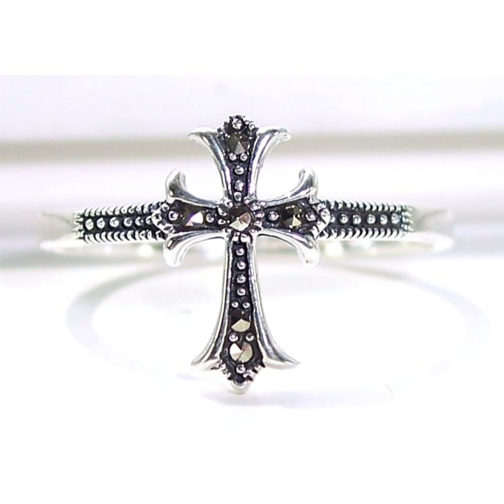 925 STERLING SILVER Dainty Medieval Cross Marcasite Ring - Picture 1 of 16
